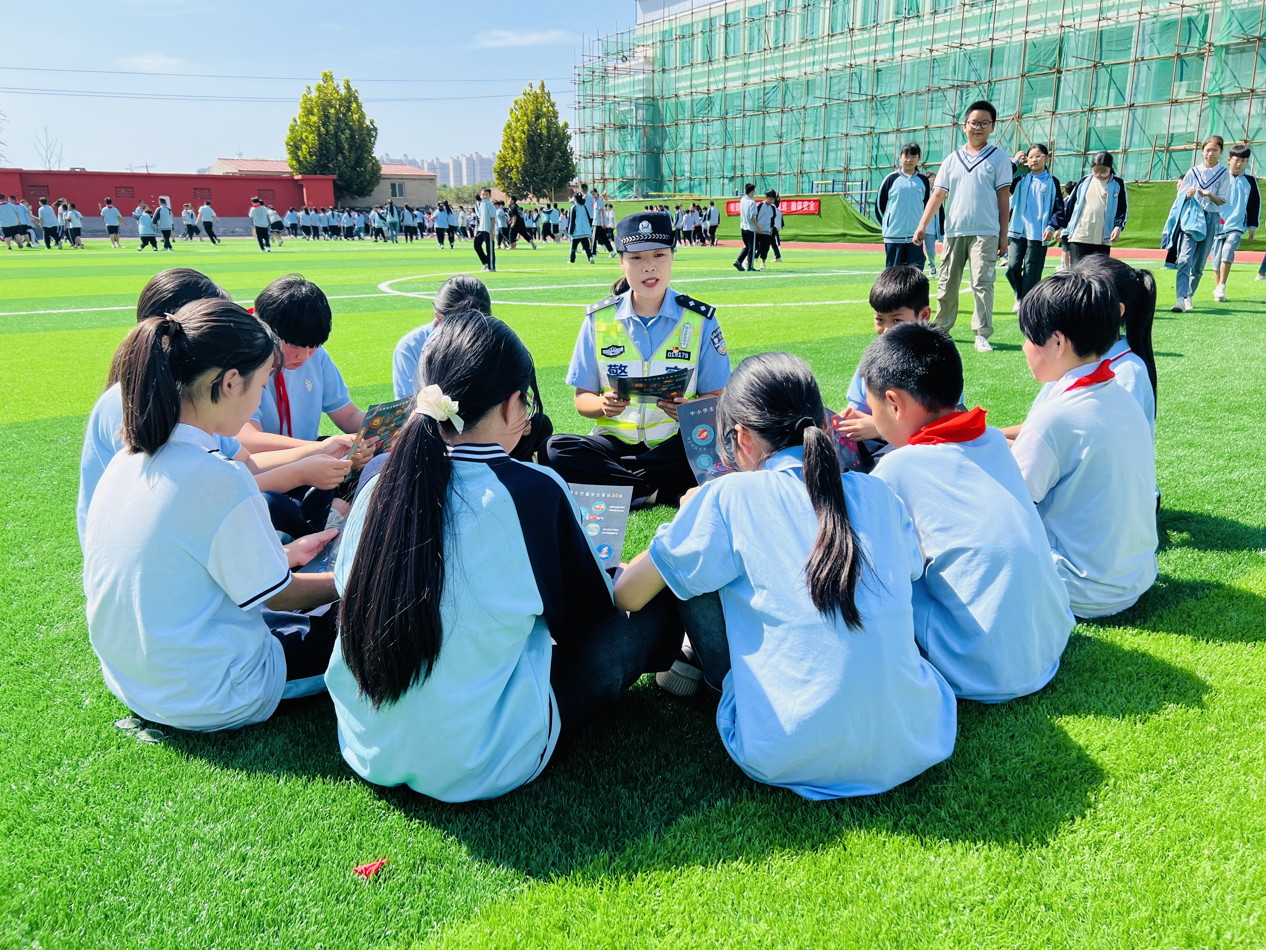 邯郸市公安局交巡警支队开发区一大队开展交通安全进校园活动