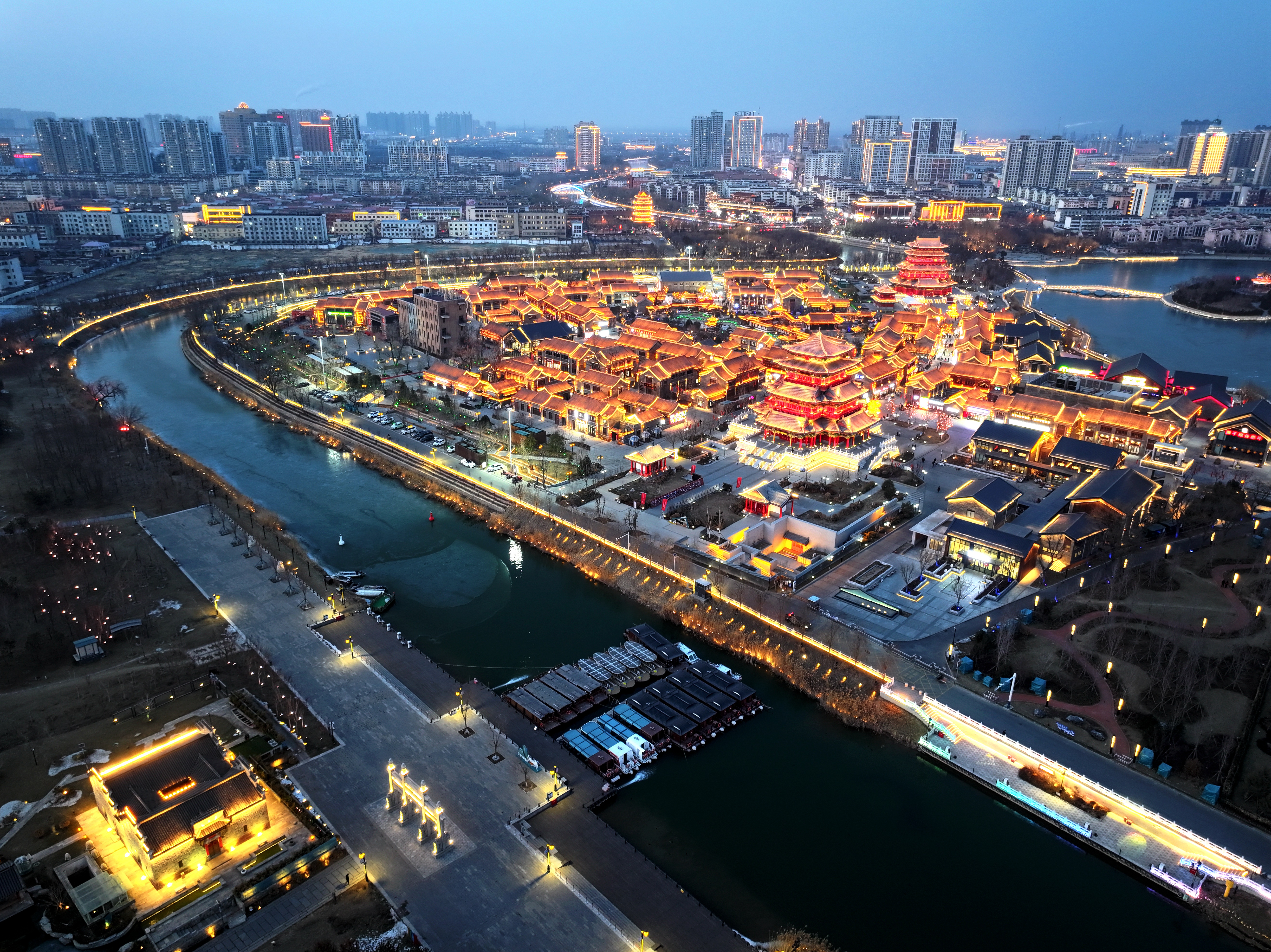 运河之畔夜南川