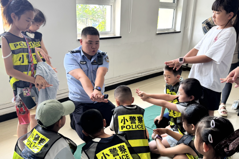省公安厅海防管理总队秦皇岛支队中华荷园海防派出所组织开展“警营开放日”活动